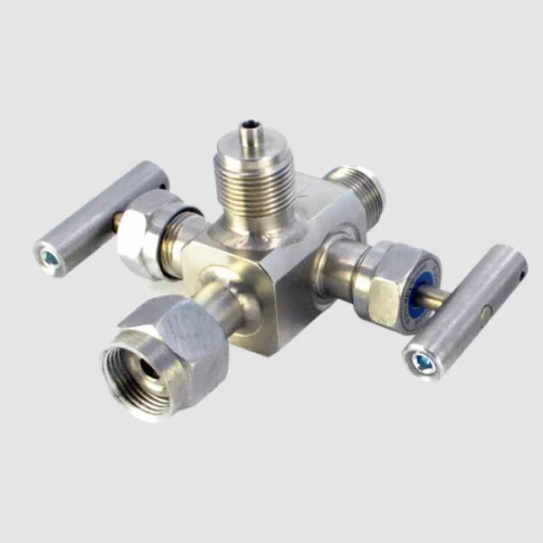 БКН2-65-12Х18Н10Т Блок клапанный 2-х вент. 1/2"NPT(Н)/М20х1,5(В - накид.гайка)/1/4"NPT(В), Pу40МПа УТ000016506